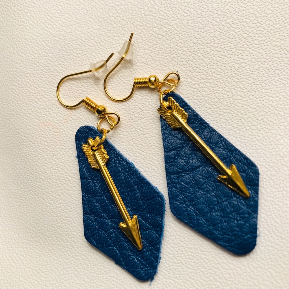 Blue leather arrow accent earrings - Picture 7 of 7